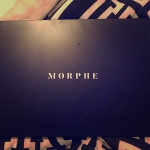 MORPHE 35V eyeshadow palette